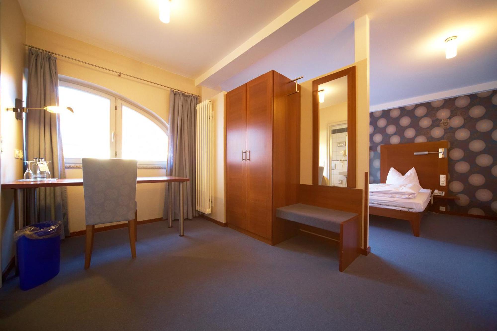 Landhotel Zum Schwanen Mit Restaurant Mona Liza Osthofen Extérieur photo