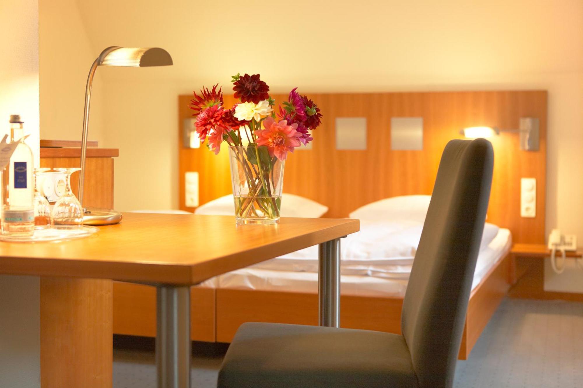 Landhotel Zum Schwanen Mit Restaurant Mona Liza Osthofen Extérieur photo