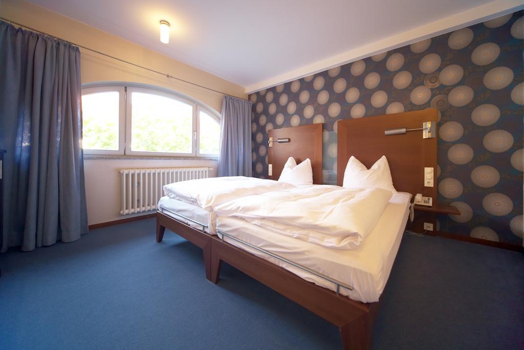 Landhotel Zum Schwanen Mit Restaurant Mona Liza Osthofen Extérieur photo